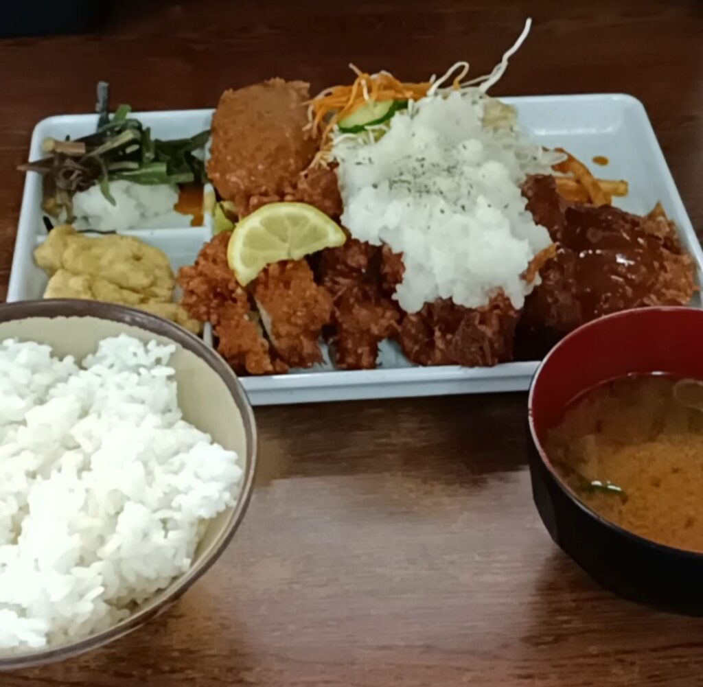 【京都デカ盛りおすすめ店】ハイライト食堂のビックリ盛り定食